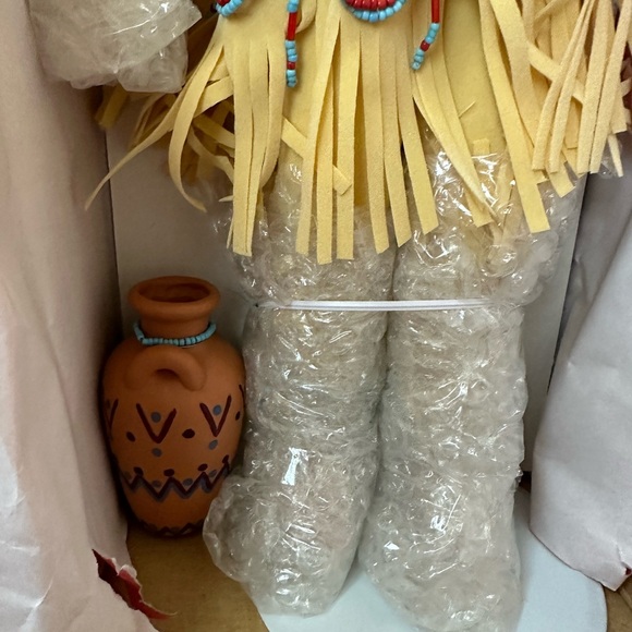 Pocahontas doll - Picture 2 of 6